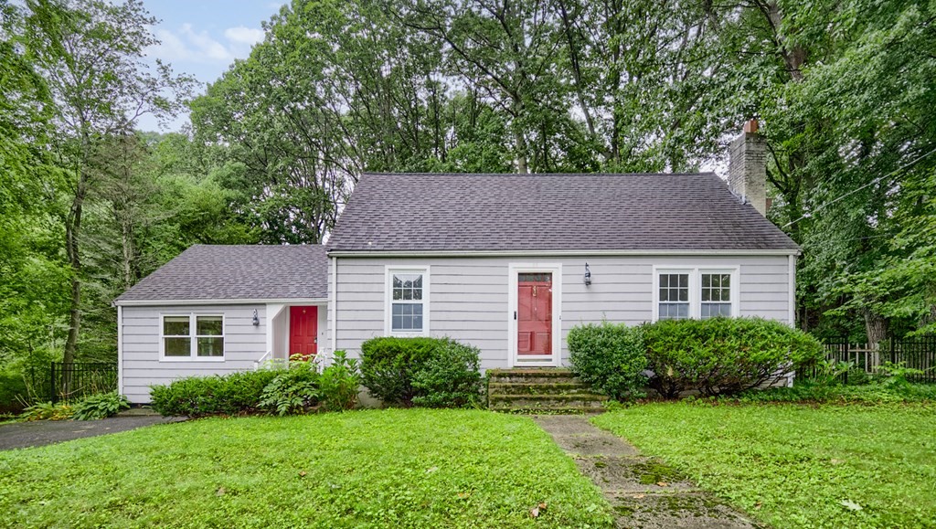 33 Colonial Road, Auburn, Massachusetts 01501