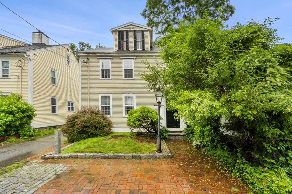 12 Union Street, Amesbury, Massachusetts 01913