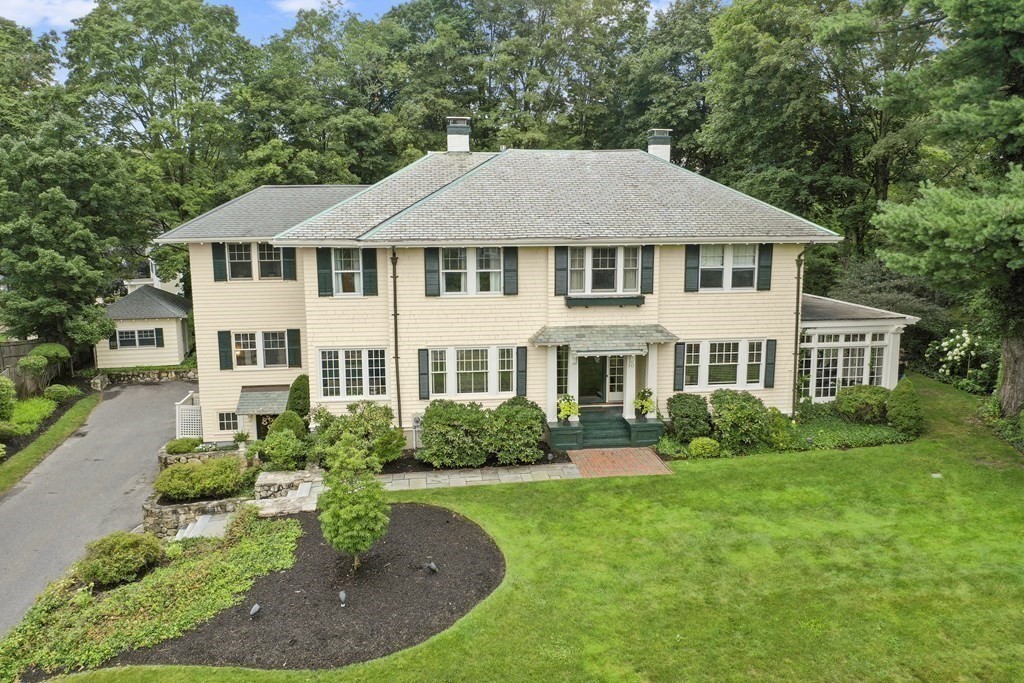 10 Oakland Street, Wellesley, Massachusetts 02481