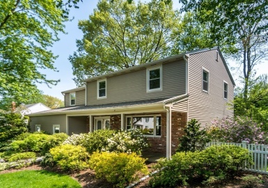 15 Meetinghouse Circle, Needham, Massachusetts 02492, 4 Bedrooms Bedrooms, 12 Rooms Rooms,3.5 BathroomsBathrooms,Residential,For Sale,Meetinghouse Circle,73112326