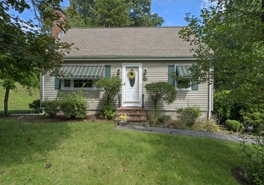 101 Beach St, Foxboro, Massachusetts 02035, 3 Bedrooms Bedrooms, 6 Rooms Rooms,2 BathroomsBathrooms,Residential,For Sale,Beach St,73156287