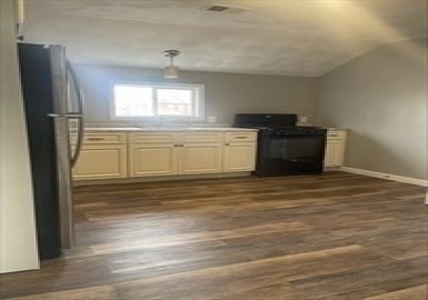 29 Salisbury, New Bedford, Massachusetts 02740, 2 Bedrooms Bedrooms, 5 Rooms Rooms,1 BathroomBathrooms,Residential Lease,For Rent,Salisbury,73199636