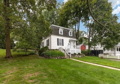 36 Woburn St, Medford, Massachusetts 02155, 3 Bedrooms Bedrooms, 9 Rooms Rooms,1 BathroomBathrooms,Residential,For Sale,Woburn St,73159697