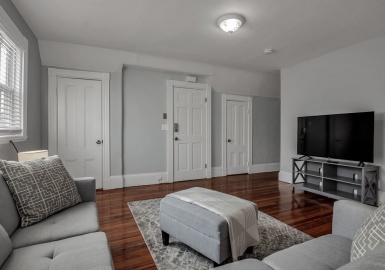 553 Main Street, Medford, Massachusetts 02155, 2 Bedrooms Bedrooms, 5 Rooms Rooms,1 BathroomBathrooms,Residential Lease,For Rent,Main Street,73177522