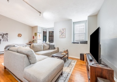 102 E Brookline St, Boston, Massachusetts 02118, 2 Bedrooms Bedrooms, 3 Rooms Rooms,1 BathroomBathrooms,Residential Lease,For Rent,E Brookline St,73223429
