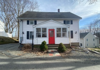 2 Evans Street, Woburn, Massachusetts 01801, 2 Bedrooms Bedrooms, 5 Rooms Rooms,1 BathroomBathrooms,Residential Lease,For Rent,Evans Street,73221439