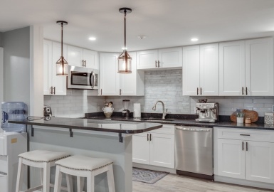 18 Washington St, Plainville, Massachusetts 02762, 2 Bedrooms Bedrooms, 5 Rooms Rooms,1 BathroomBathrooms,Residential,For Sale,Queen's Court Condominium,Washington St,73155747