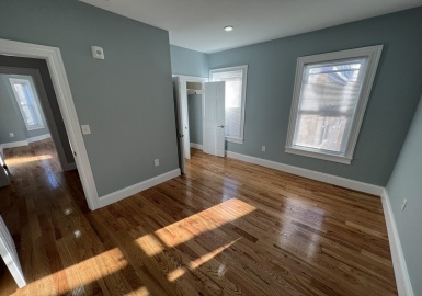 372 Oxford St, Cambridge, Massachusetts 02140, 1 Bedroom Bedrooms, 3 Rooms Rooms,1 BathroomBathrooms,Residential Lease,For Rent,Oxford St,73218753
