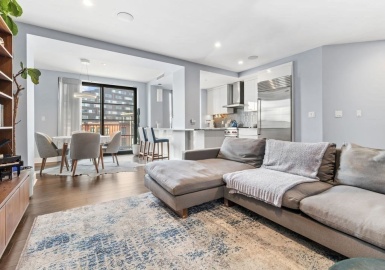 14 West Broadway, Boston, Massachusetts 02127, 2 Bedrooms Bedrooms, 4 Rooms Rooms,2 BathroomsBathrooms,Residential,For Sale,West Broadway,73104583
