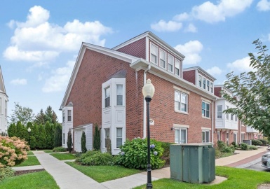 156 Quincy Shore Dr, Quincy, Massachusetts 02171, 2 Bedrooms Bedrooms, 4 Rooms Rooms,2.5 BathroomsBathrooms,Residential,For Sale,Louisburg Square South,Quincy Shore Dr,73161665