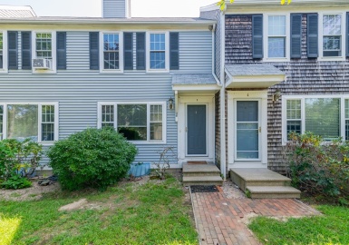 573 Carriage Shop Rd, Falmouth, Massachusetts 02536, 2 Bedrooms Bedrooms, 4 Rooms Rooms,1.5 BathroomsBathrooms,Residential,For Sale,Falmouth Pines Condos,Carriage Shop Rd,73157283