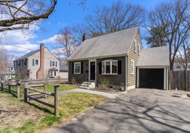 22 Robert Street, Wakefield, Massachusetts 01880, 3 Bedrooms Bedrooms, 6 Rooms Rooms,2 BathroomsBathrooms,Residential Lease,For Rent,Robert Street,73230074