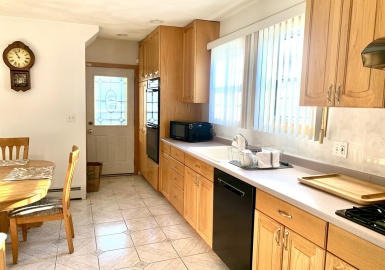213 Main Street, Melrose, Massachusetts 02176, 2 Bedrooms Bedrooms, 6 Rooms Rooms,1 BathroomBathrooms,Residential Lease,For Rent,Main Street,73191763