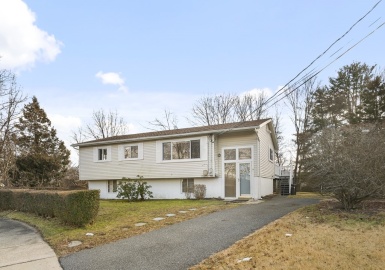 9 Wharton Court, Boston, Massachusetts 02136, 3 Bedrooms Bedrooms, 7 Rooms Rooms,1 BathroomBathrooms,Residential Lease,For Rent,Wharton Court,73195881