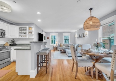 494-496 E 4th St, Boston, Massachusetts 02127, 2 Bedrooms Bedrooms, 4 Rooms Rooms,2 BathroomsBathrooms,Residential,For Sale,E 4th St,73173696