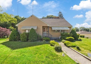 2 Bower Street, Somerset, Massachusetts 02726, 3 Bedrooms Bedrooms, 7 Rooms Rooms,2 BathroomsBathrooms,Residential,For Sale,Bower Street,73118642