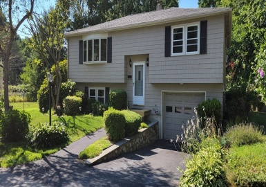 35 Park Ave, Reading, Massachusetts 01867, 3 Bedrooms Bedrooms, 7 Rooms Rooms,2 BathroomsBathrooms,Residential Lease,For Rent,Park Ave,73227595