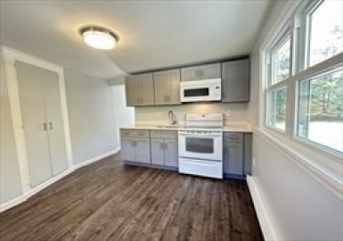 596 Broad Street, Bridgewater, Massachusetts 02324, 1 Bedroom Bedrooms, 3 Rooms Rooms,1 BathroomBathrooms,Residential Lease,For Rent,Broad Street,73220870