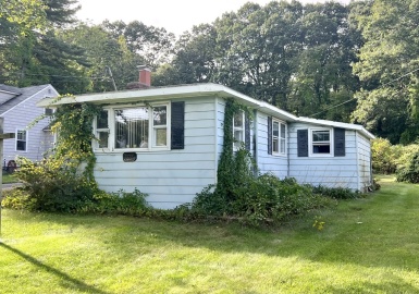1148 Stafford St, Leicester, Massachusetts 01542, 1 Bedroom Bedrooms, 4 Rooms Rooms,1 BathroomBathrooms,Residential,For Sale,Stafford St,73160352