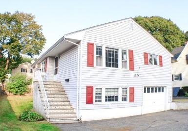 10 Campbell St, Lynn, Massachusetts 01904, 3 Bedrooms Bedrooms, 7 Rooms Rooms,1.5 BathroomsBathrooms,Residential,For Sale,Campbell St,73165750