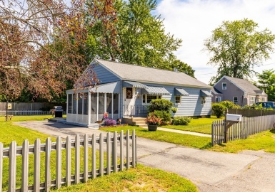4 Boisvert Rd, Tewksbury, Massachusetts 01876, 3 Bedrooms Bedrooms, 7 Rooms Rooms,1 BathroomBathrooms,Residential,For Sale,Boisvert Rd,73155270