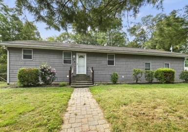 28 Glines Street, Haverhill, Massachusetts 01830, 3 Bedrooms Bedrooms, 8 Rooms Rooms,3 BathroomsBathrooms,Residential,For Sale,Glines Street,73160770