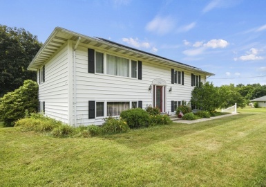 3041 Hillside Drive, Palmer, Massachusetts 01009, 4 Bedrooms Bedrooms, 8 Rooms Rooms,3 BathroomsBathrooms,Residential,For Sale,Hillside Drive,73129927