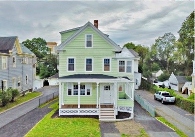 134 W. Foster Street, Melrose, Massachusetts 02176, 3 Bedrooms Bedrooms, 6 Rooms Rooms,1 BathroomBathrooms,Residential,For Sale,W. Foster Street,73156202