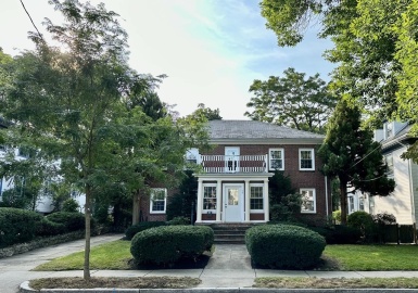 46 Verndale Street, Brookline, Massachusetts 02446, 5 Bedrooms Bedrooms, 9 Rooms Rooms,2.5 BathroomsBathrooms,Residential,For Sale,Verndale Street,73162598