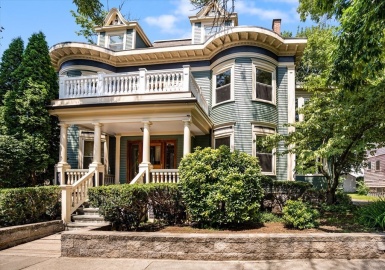 8 Naples Rd, Brookline, Massachusetts 02446, 2 Bedrooms Bedrooms, 6 Rooms Rooms,2 BathroomsBathrooms,Residential,For Sale,Naples Rd,73144352