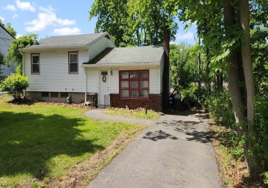 83 Riverbank Rd, Saugus, Massachusetts 01906, 3 Bedrooms Bedrooms, 7 Rooms Rooms,1 BathroomBathrooms,Residential,For Sale,Riverbank Rd,73116488