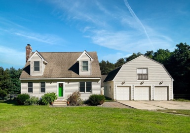 40 Locust Street, Salisbury, Massachusetts 01952, 3 Bedrooms Bedrooms, 7 Rooms Rooms,1.5 BathroomsBathrooms,Residential,For Sale,Locust Street,73163888
