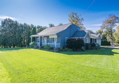 394 Newton Street, South Hadley, Massachusetts 01075, 3 Bedrooms Bedrooms, 6 Rooms Rooms,2 BathroomsBathrooms,Residential,For Sale,Newton Street,73167990