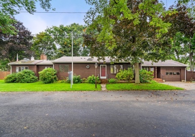 4 Hope Ave, Newburyport, Massachusetts 01950, 3 Bedrooms Bedrooms, 7 Rooms Rooms,2 BathroomsBathrooms,Residential,For Sale,Hope Ave,73168495