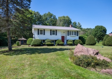 12 Middle Rd., Southampton, Massachusetts 01073, 3 Bedrooms Bedrooms, 8 Rooms Rooms,2 BathroomsBathrooms,Residential,For Sale,Middle Rd.,73155404