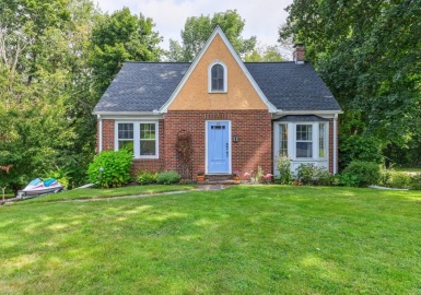 52 Westwood Pkwy, Southbridge, Massachusetts 01550, 3 Bedrooms Bedrooms, 6 Rooms Rooms,1 BathroomBathrooms,Residential,For Sale,Westwood Pkwy,73157098
