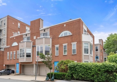 26 Chestnut Street, Cambridge, Massachusetts 02139, 2 Bedrooms Bedrooms, 10 Rooms Rooms,2.5 BathroomsBathrooms,Residential,For Sale,The Cambridgeport Common Condominium,Chestnut Street,73128687