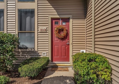 113 Governor Winthrop Road, Somerville, Massachusetts 02145, 2 Bedrooms Bedrooms, 6 Rooms Rooms,1.5 BathroomsBathrooms,Residential,For Sale,Shore Drive Townhouse Condominium,Governor Winthrop Road,73162139