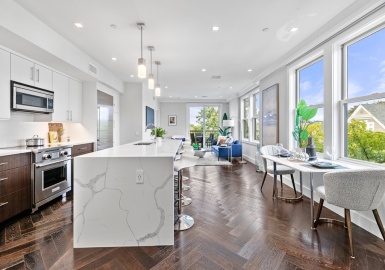 352 Highland Ave, Somerville, Massachusetts 02144, 2 Bedrooms Bedrooms, 5 Rooms Rooms,2 BathroomsBathrooms,Residential,For Sale,Highland Ave,73167777
