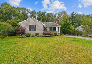 51 Briarwood Drive, New Bedford, Massachusetts 02745, 3 Bedrooms Bedrooms, 5 Rooms Rooms,1 BathroomBathrooms,Residential,For Sale,Briarwood Drive,73163101