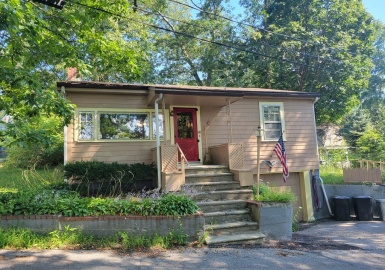 12 Hillside Road, North Reading, Massachusetts 01864, 2 Bedrooms Bedrooms, 5 Rooms Rooms,1 BathroomBathrooms,Residential,For Sale,Hillside Road,73157235
