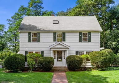1 Conant Road, Marblehead, Massachusetts 01945, 4 Bedrooms Bedrooms, 8 Rooms Rooms,2.5 BathroomsBathrooms,Residential,For Sale,Conant Road,73161043