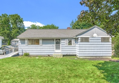44 Mount Hood Terrace, Melrose, Massachusetts 02176, 2 Bedrooms Bedrooms, 8 Rooms Rooms,1 BathroomBathrooms,Residential,For Sale,Mount Hood Terrace,73158123