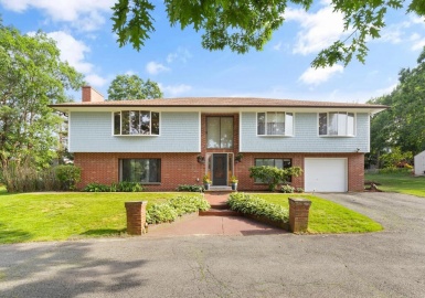 2 Saint Anthonys Lane, Gloucester, Massachusetts 01930, 3 Bedrooms Bedrooms, 7 Rooms Rooms,3 BathroomsBathrooms,Residential,For Sale,Saint Anthonys Lane,73125262