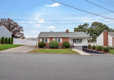 12 Fairlane Rd, Stoneham, Massachusetts 02180, 3 Bedrooms Bedrooms, 6 Rooms Rooms,2 BathroomsBathrooms,Residential,For Sale,Fairlane Rd,73166180