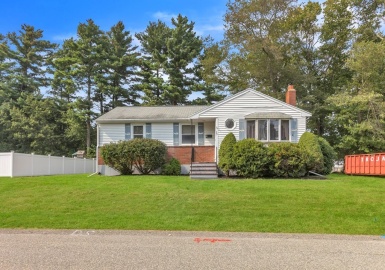 15 Crane St, Avon, Massachusetts 02322, 3 Bedrooms Bedrooms, 5 Rooms Rooms,1 BathroomBathrooms,Residential,For Sale,Crane St,73159152