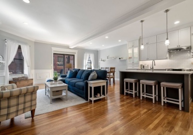 285 Beacon Street, Boston, Massachusetts 02116, 2 Bedrooms Bedrooms, 5 Rooms Rooms,2 BathroomsBathrooms,Residential,For Sale,Beacon Street,73168769