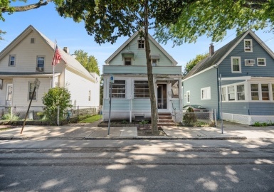 9 Harrington Rd, Cambridge, Massachusetts 02140, 3 Bedrooms Bedrooms, 6 Rooms Rooms,1 BathroomBathrooms,Residential,For Sale,Harrington Rd,73161984