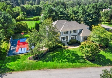 35 Taintor Dr, Sudbury, Massachusetts 01776, 4 Bedrooms Bedrooms, 14 Rooms Rooms,4.5 BathroomsBathrooms,Residential,For Sale,Taintor Dr,73158134
