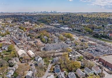 77 Court St, Newton, Massachusetts 02458, 3 Bedrooms Bedrooms, 7 Rooms Rooms,3 BathroomsBathrooms,Residential,For Sale,77 Court Street,Court St,73109767